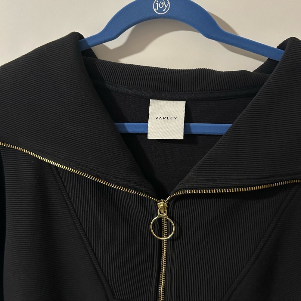 Varley Vine Pullover in Black - Picture 4 of 5